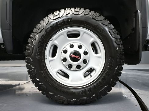 Used 2025 GMC Sierra 2500 SLE image 15