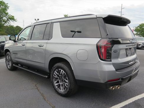 Used 2025 Chevrolet Suburban Z71 AWD/4WD image 5