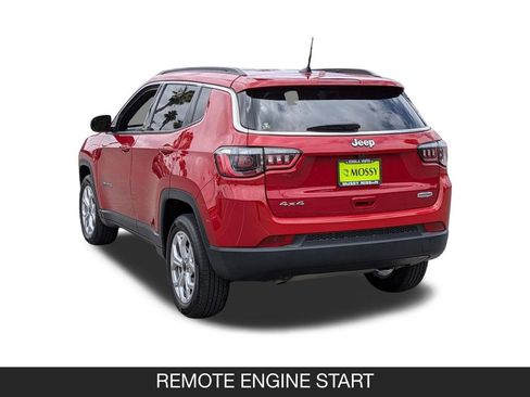 Used 2025 Jeep Compass Latitude AWD/4WD image 7