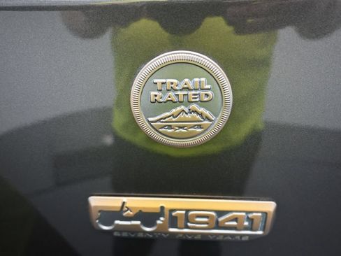 Used 2017 Jeep Wrangler Unlimited Sahara AWD/4WD image 17