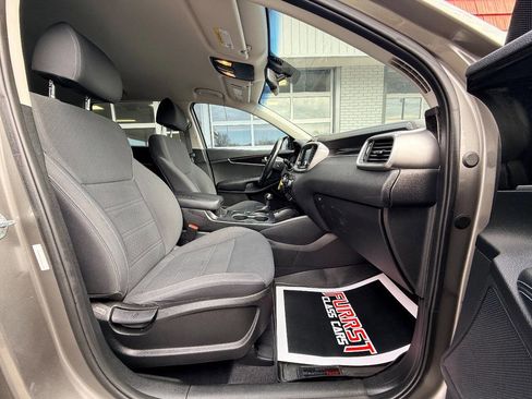 Used 2018 Kia Sorento FWD image 38