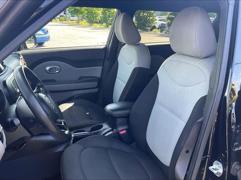Used 2016 Kia Soul + FWD image 24