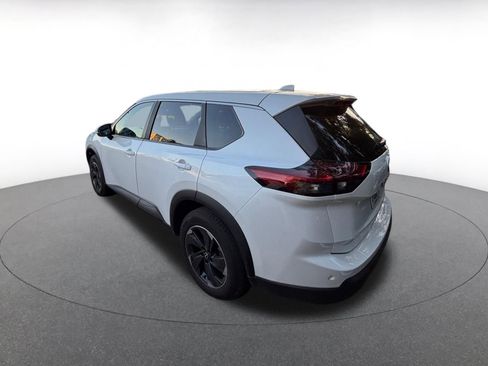 Used 2025 Nissan Rogue SV image 5