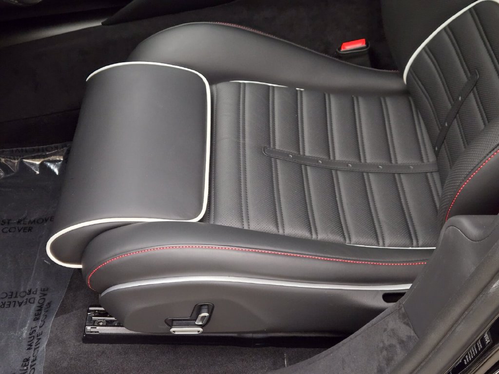 Used 2025 Ferrari Purosangue AWD/4WD image 33