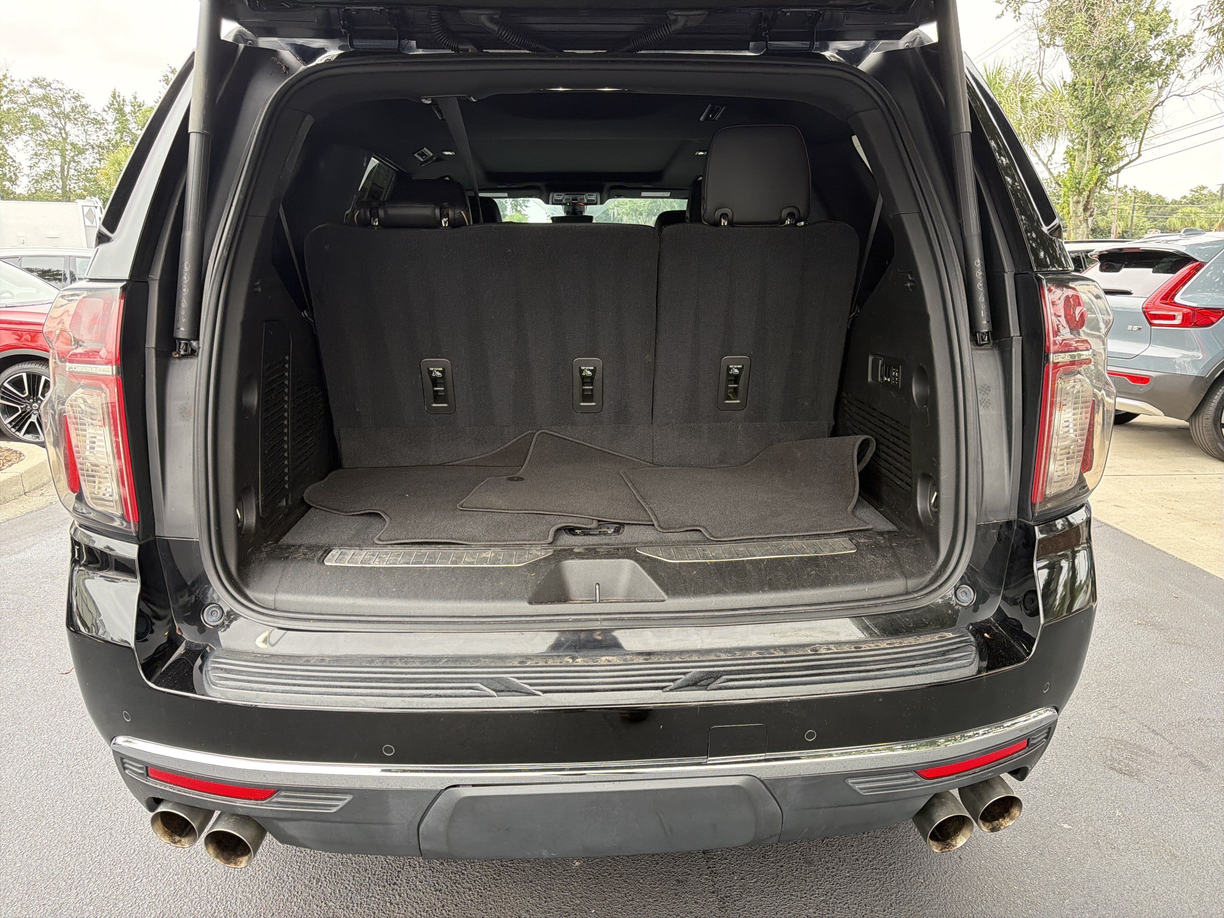 Used 2021 Chevrolet Tahoe Premier w/ Premium Package RWD image 34