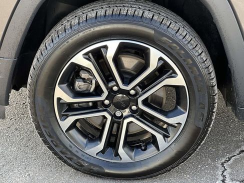 Used 2023 Jeep Compass Limited image 9