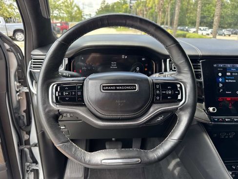 Used 2022 Jeep Grand Wagoneer Series II AWD/4WD image 15