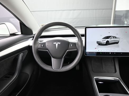 Used 2023 Tesla Model 3 Standard Range image 13