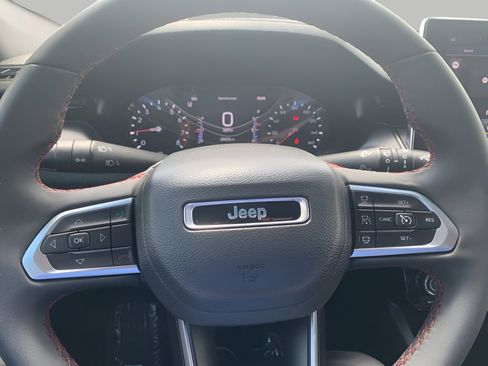 Used 2025 Jeep Compass Trailhawk AWD/4WD image 8