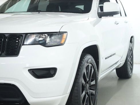 Used 2021 Jeep Grand Cherokee Laredo X AWD/4WD image 4