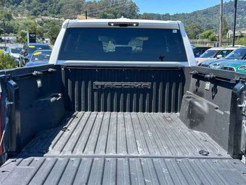 Used 2025 Toyota Tacoma TRD Sport AWD/4WD image 33