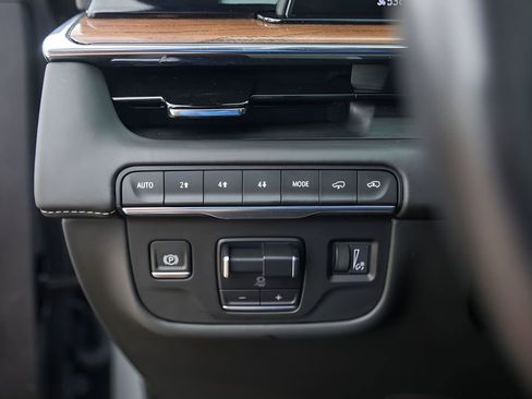 Used 2023 Cadillac Escalade Sport Platinum w/ LPO, ONYX Package AWD/4WD image 19