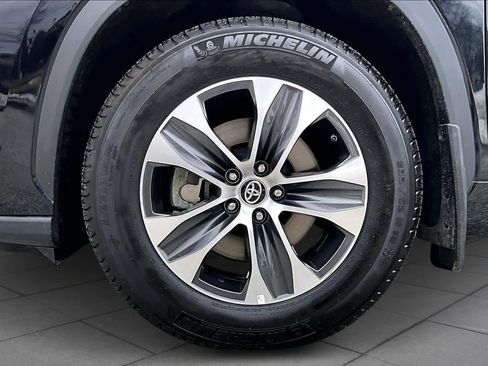 Used 2021 Toyota Highlander XLE image 11