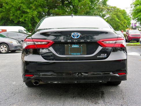Used 2021 Toyota Camry XLE w/ Navigation Upgrade Package FWD image 8