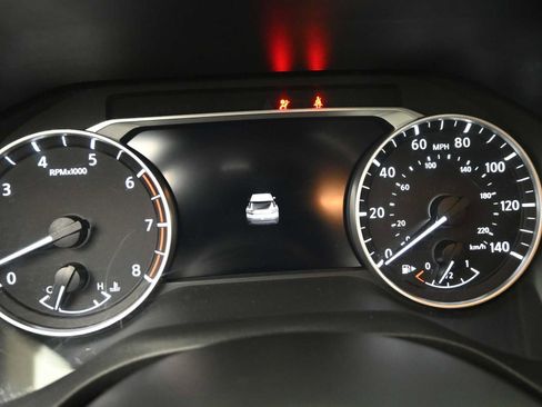 Used 2023 Nissan Rogue S image 16