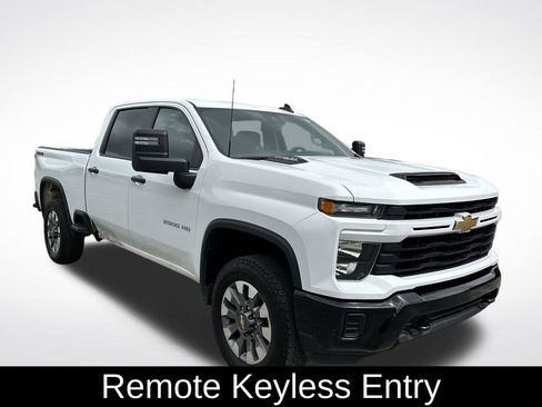 Used 2024 Chevrolet Silverado 2500 Custom w/ Custom Convenience Package AWD/4WD image 9