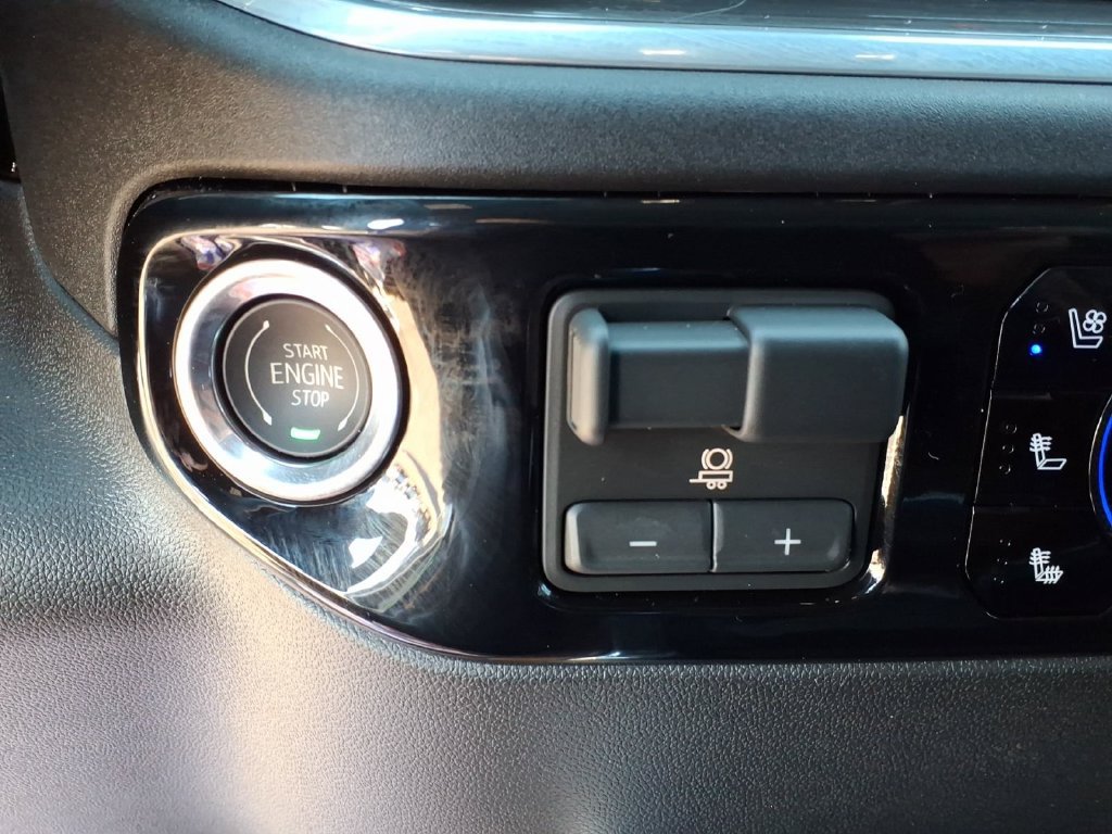 Used 2026 Chevrolet Silverado 3500 High Country w/ Technology Package AWD/4WD image 30