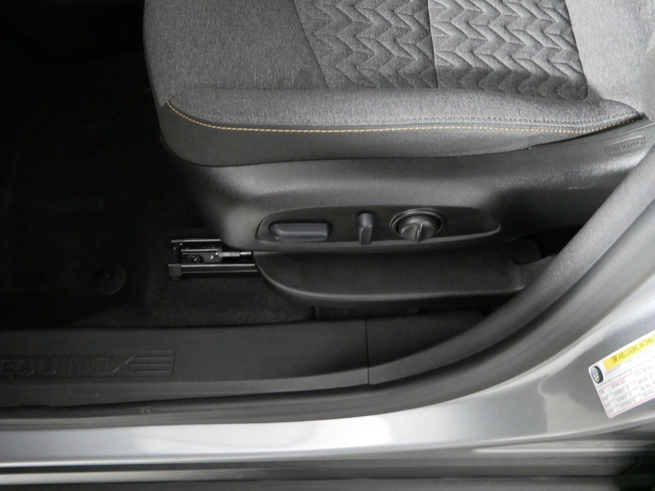 Used 2024 Chevrolet Equinox LT FWD image 20