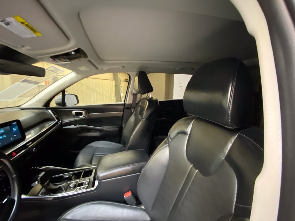 Used 2025 Kia Sorento EX w/ Panoramic Sunroof Package FWD image 22