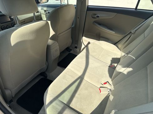 Used 2013 Toyota Corolla LE FWD image 21