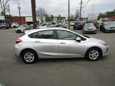 Used 2019 Chevrolet Cruze LS image 9