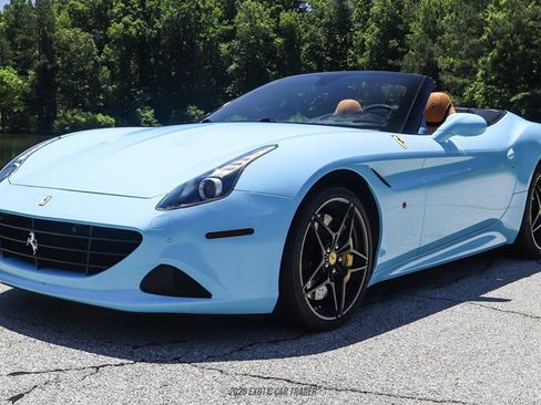 Used 2015 Ferrari California T RWD image 14