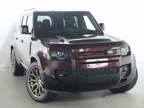 Used 2023 Land Rover Defender 130 X-Dynamic SE AWD/4WD image 2