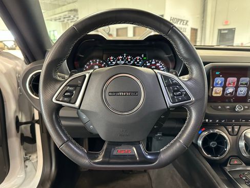 Used 2018 Chevrolet Camaro SS RWD image 8