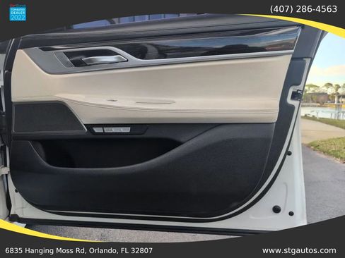 Used 2017 BMW 740i image 29