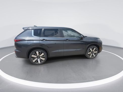 New 2025 Mitsubishi Outlander SE image 9