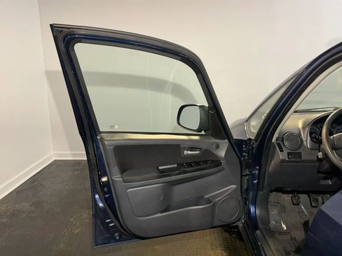 Used 2011 Suzuki SX4 Hatchback 4D image 7