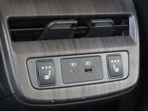 Used 2024 Nissan Ariya AWD image 28