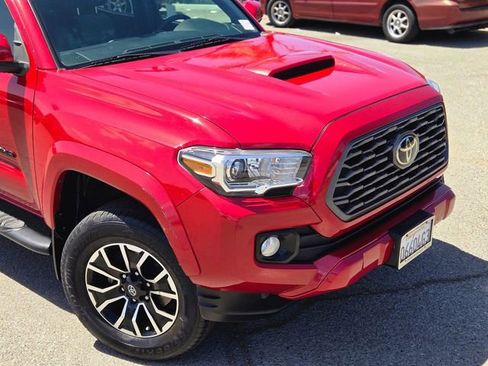 Used 2021 Toyota Tacoma TRD Sport w/ Technology Package RWD image 4