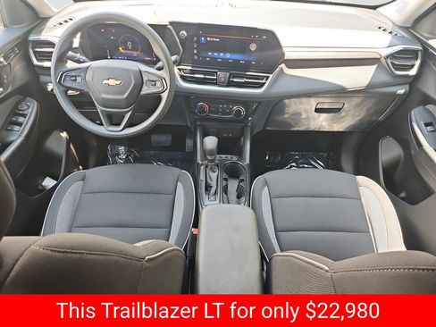 Used 2025 Chevrolet TrailBlazer LT AWD/4WD image 16