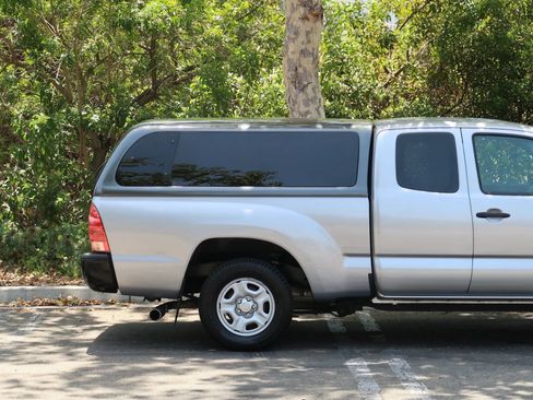 Used 2015 Toyota Tacoma 2WD Access Cab w/ Convenience Package image 10