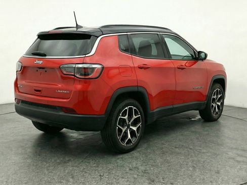 Used 2025 Jeep Compass Limited image 9