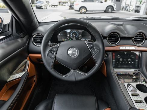 Used 2018 Karma Revero Luxury RWD image 4