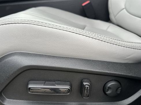 Used 2025 Honda Pilot Touring image 12