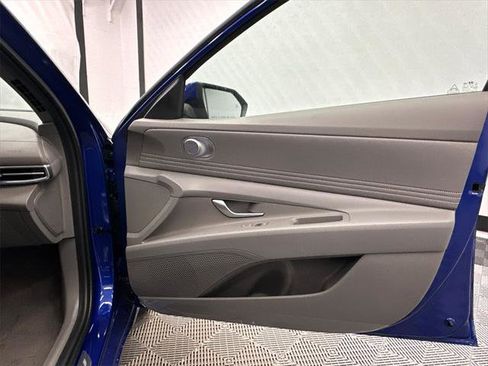 New 2025 Hyundai Elantra SEL image 16