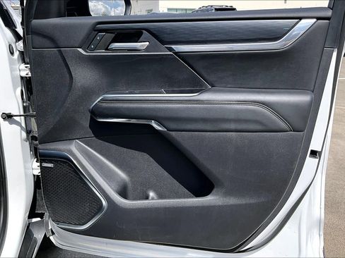 Used 2024 GMC Acadia Elevation image 21