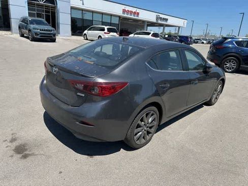 Used 2018 MAZDA MAZDA3 Touring FWD image 17