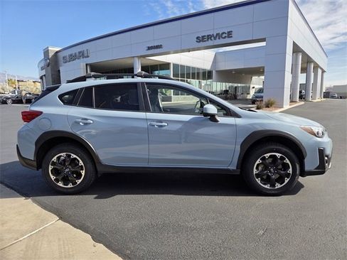 Used 2023 Subaru Crosstrek 2.0i Premium image 3