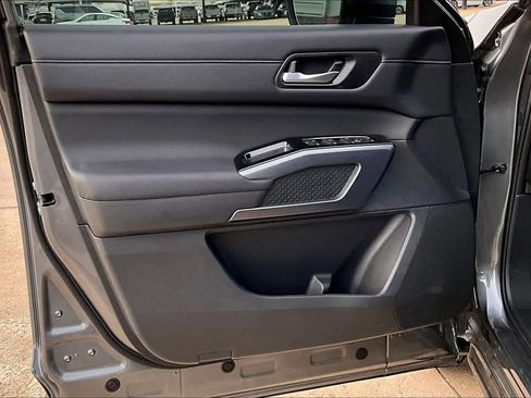 New 2025 Nissan Pathfinder SL image 10