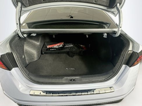 Used 2023 Nissan Altima 2.5 SR w/ SR Premium Package FWD image 29