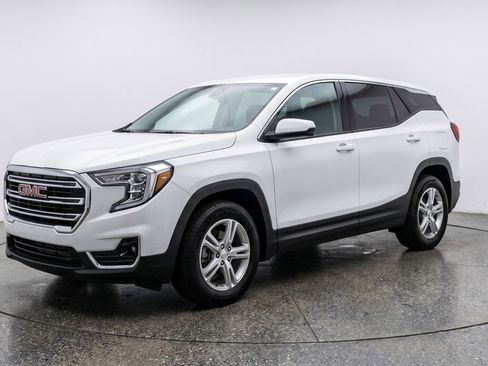 Used 2024 GMC Terrain SLE image 3