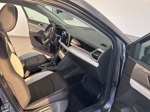 New 2025 Volkswagen Taos SEL image 13