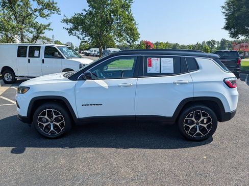 Used 2025 Jeep Compass Limited AWD/4WD image 5