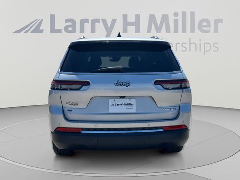 Used 2022 Jeep Grand Cherokee L Limited RWD image 4