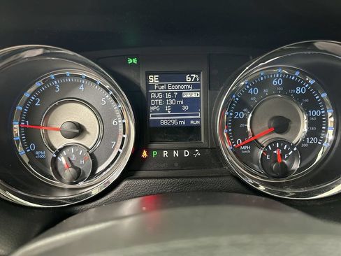 Used 2014 Chrysler Town & Country Touring FWD image 13