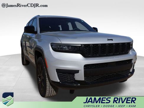 Used 2024 Jeep Grand Cherokee L Laredo AWD/4WD image 9